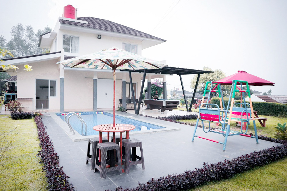 Sewa Villa di Cisarua Bogor Fasilitas Lengkap Dengan Kolam Renang Dekat Taman Safari Bogor, Kebun Teh Cisarua